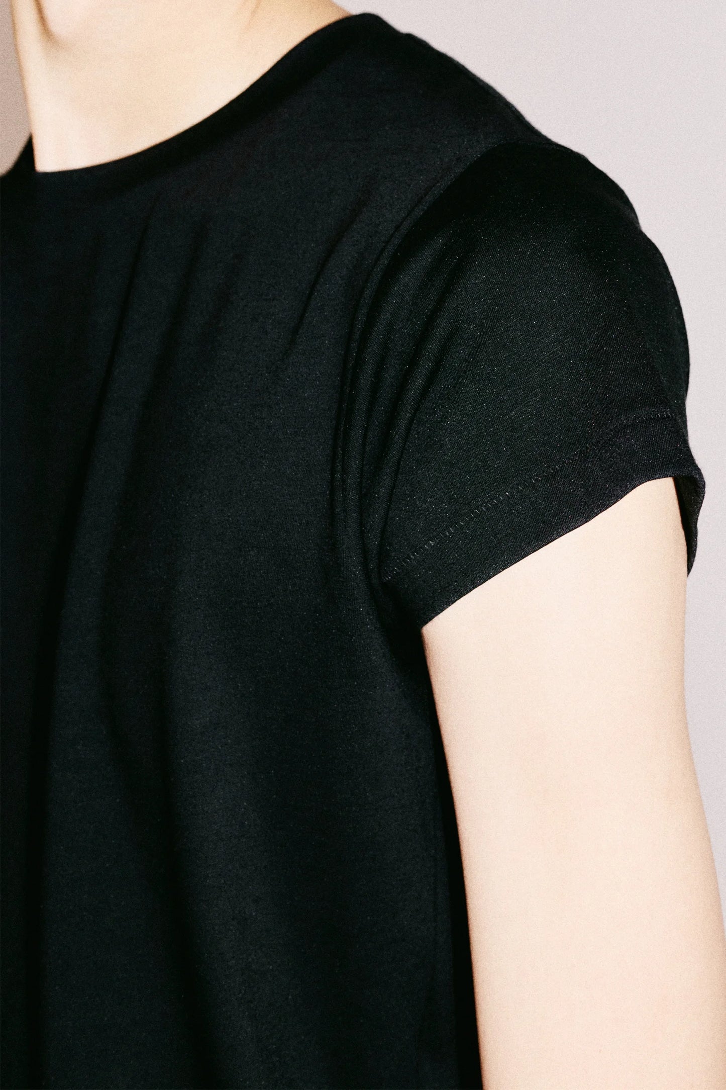 50CR–RELAXED MERINO WOOL T-SHIRT IN BLACK