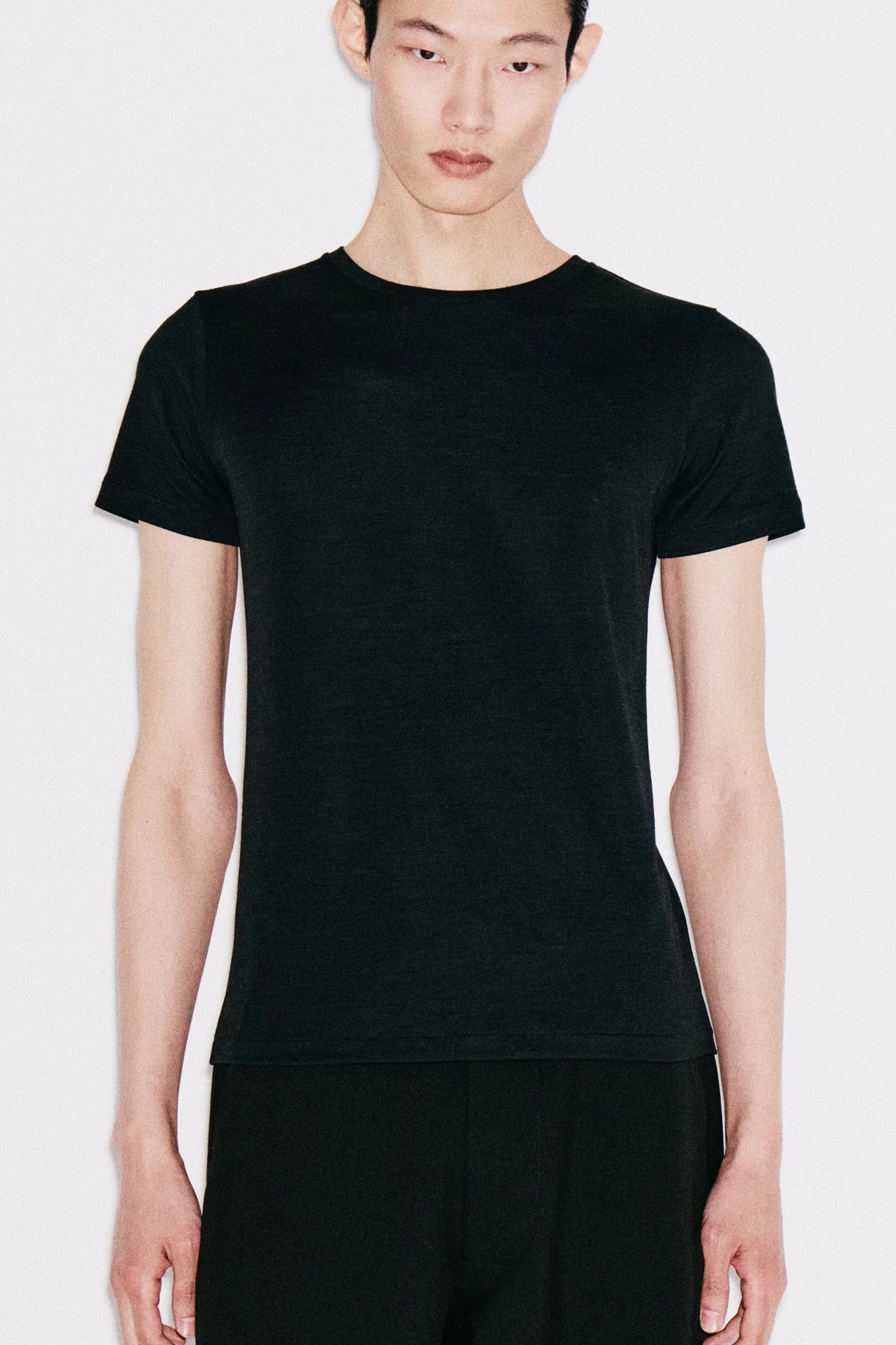 30CR–SHARP FITTED MODAL WOOL T-SHIRT IN BLACK