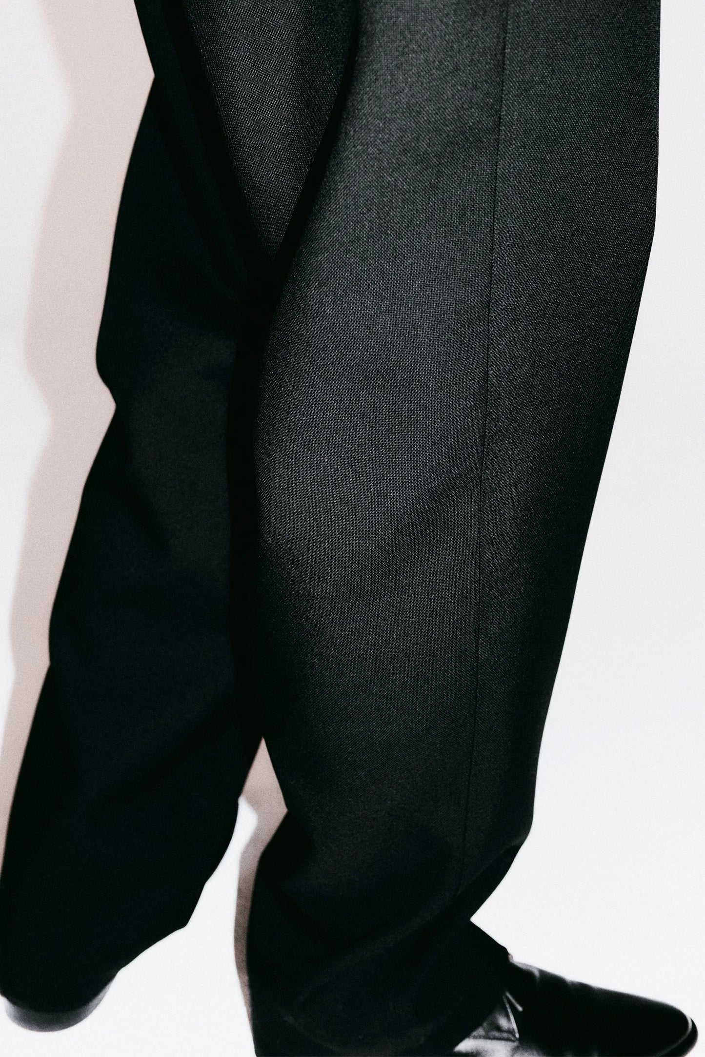 CL–STRUCTURED VOLUME WOOL CANVAS TROUSER IN BLACK