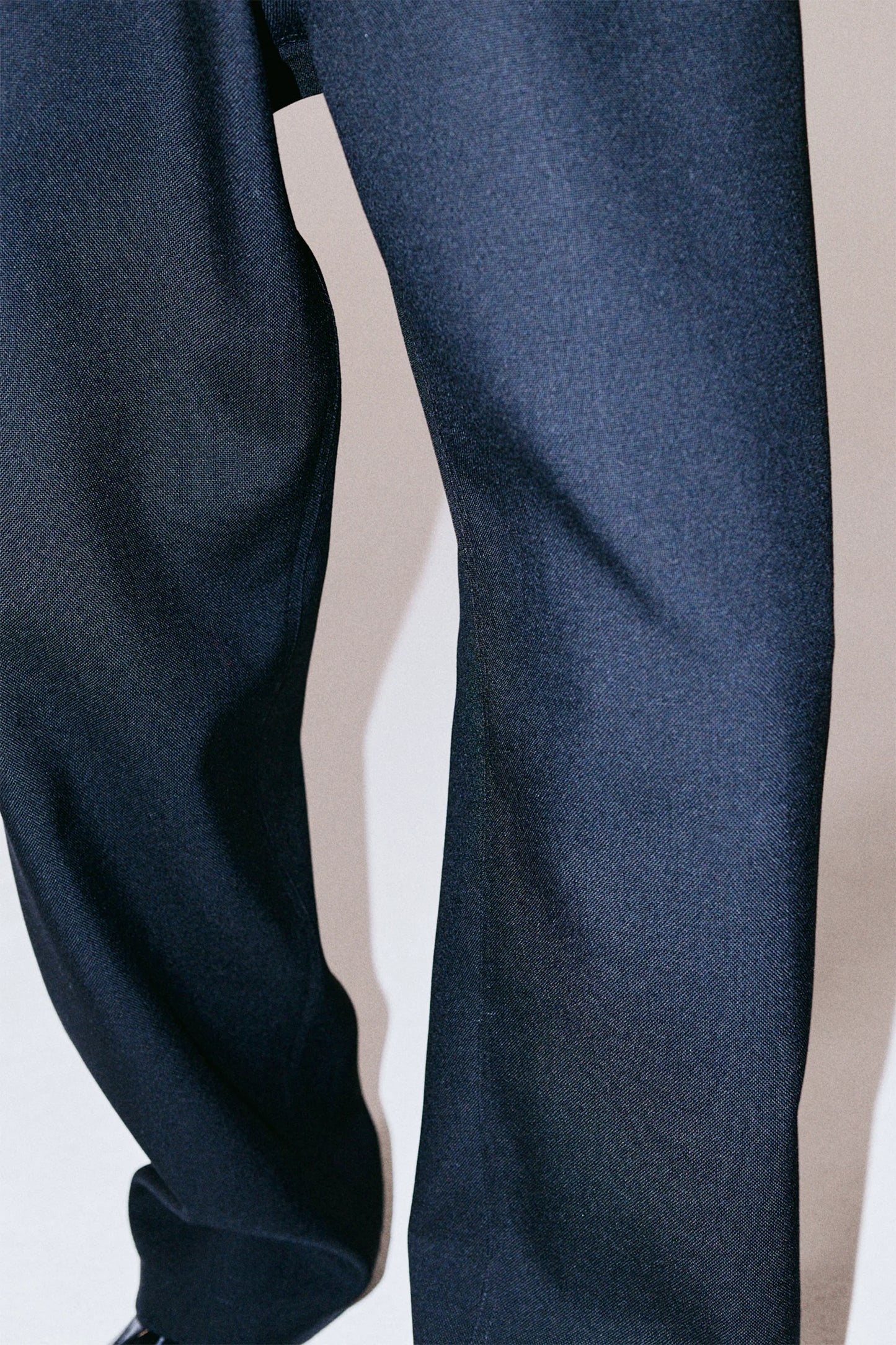 CL–STRUCTURED VOLUME WOOL CANVAS TROUSER IN BLACK