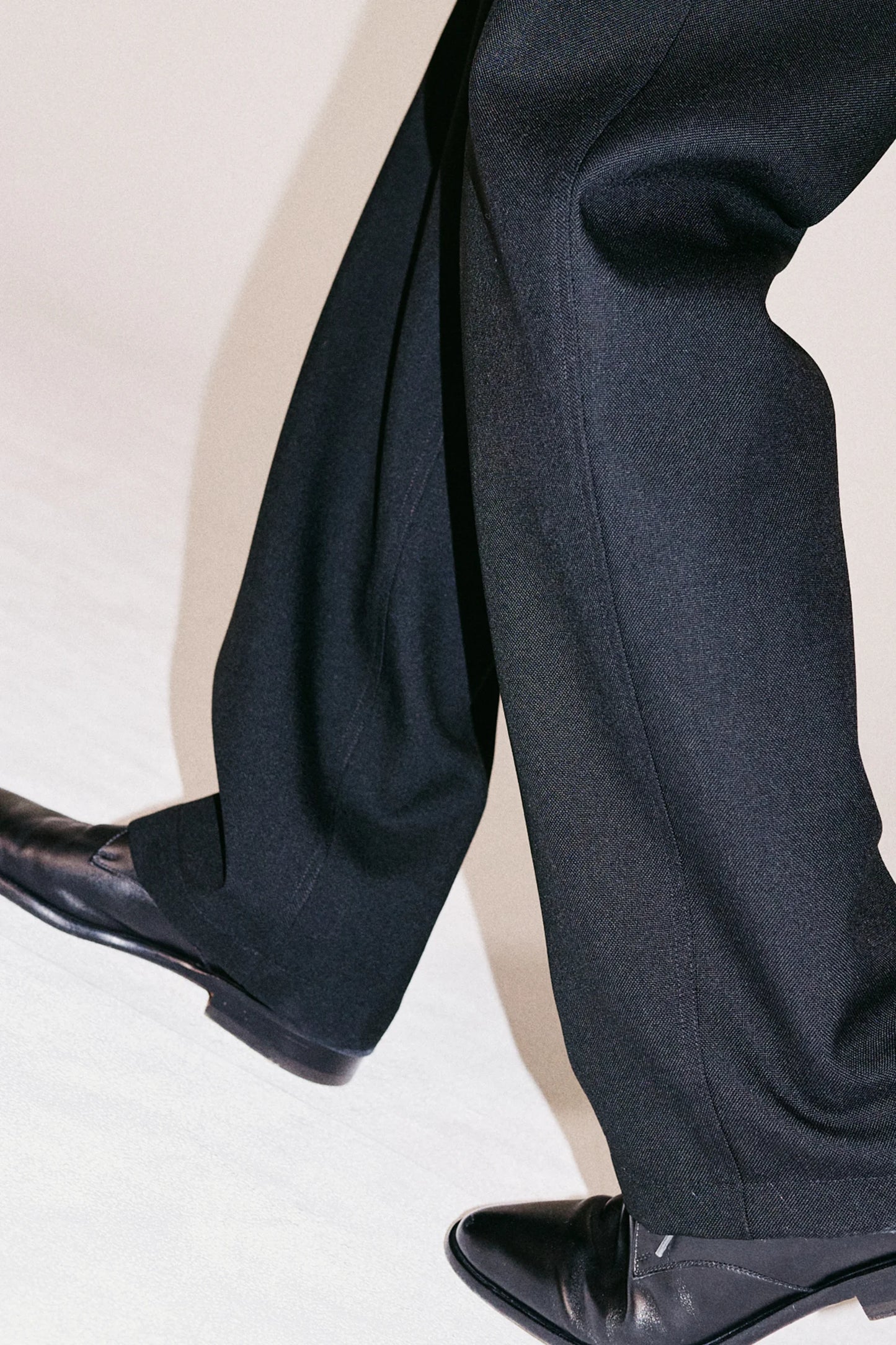 CL–STRUCTURED VOLUME WOOL CANVAS TROUSER IN BLACK