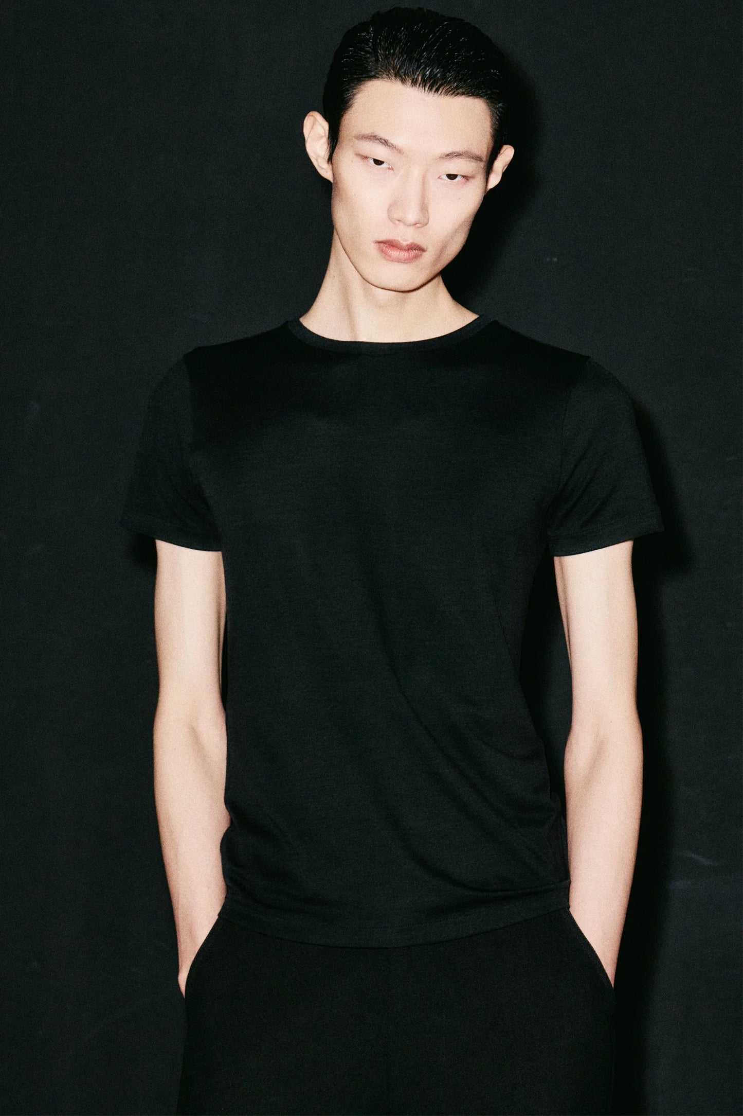 30CR–SHARP FITTED MODAL WOOL T-SHIRT IN BLACK
