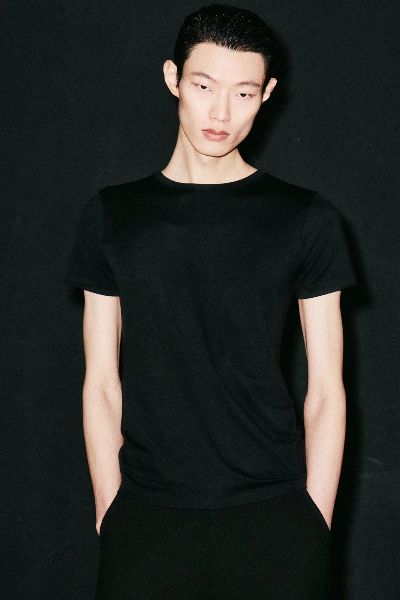 30CR–SHARP FITTED MODAL WOOL T-SHIRT IN BLACK