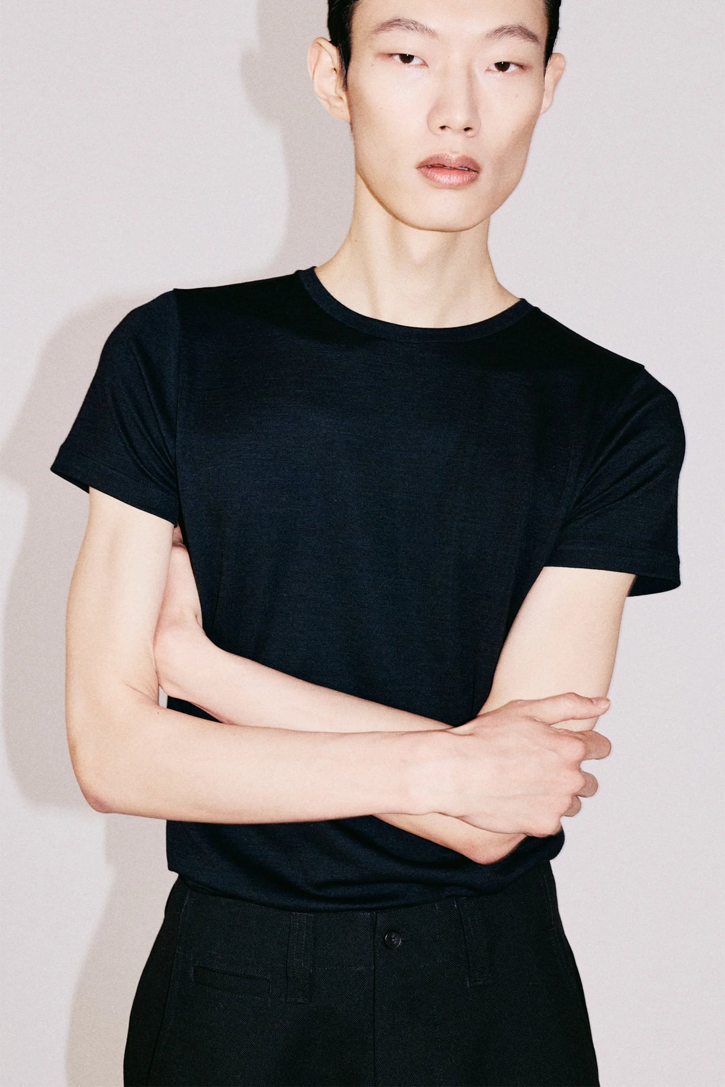 30CR–SHARP FITTED MODAL WOOL T-SHIRT IN BLACK
