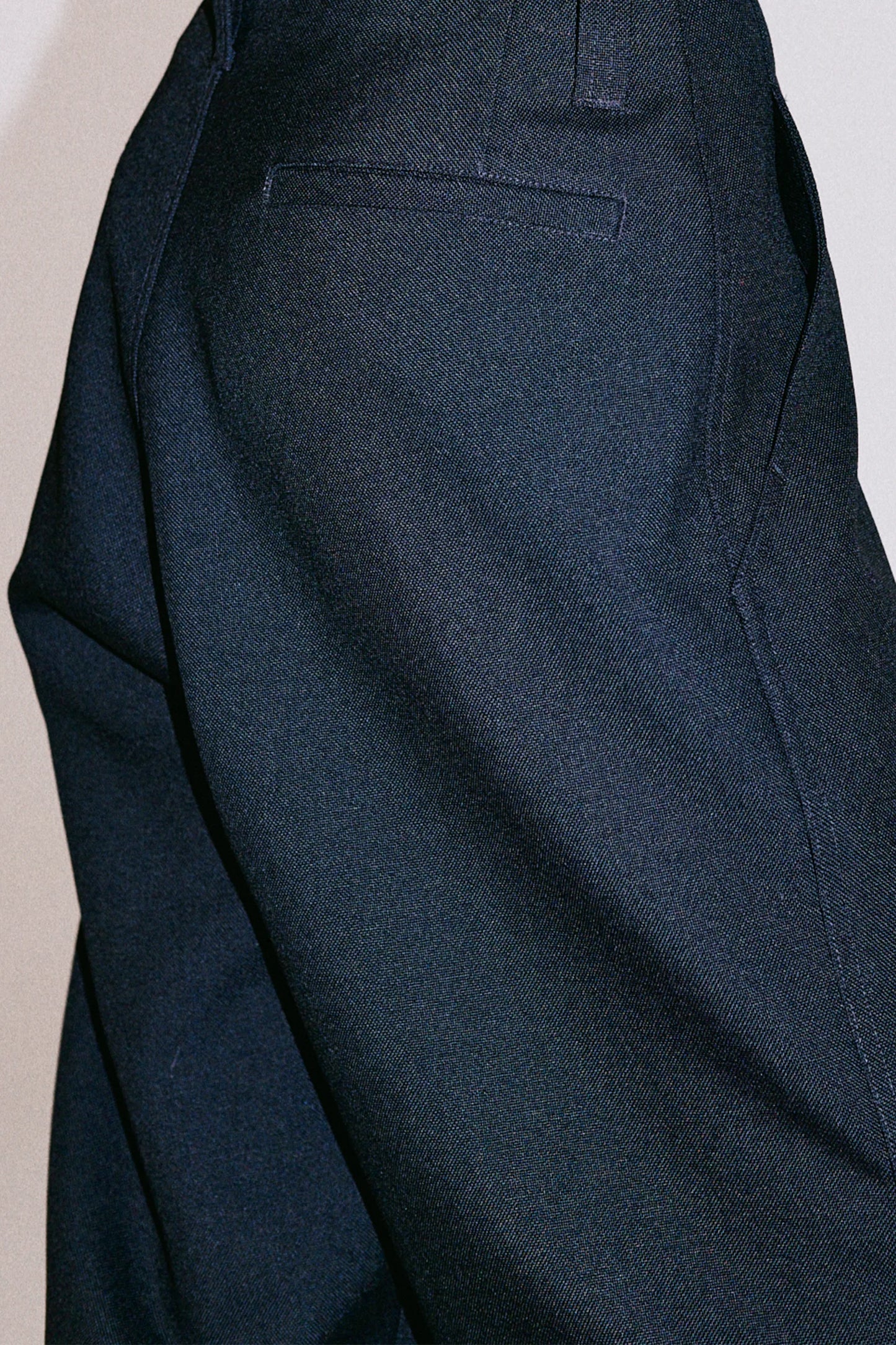 CL–STRUCTURED VOLUME WOOL CANVAS TROUSER IN BLACK