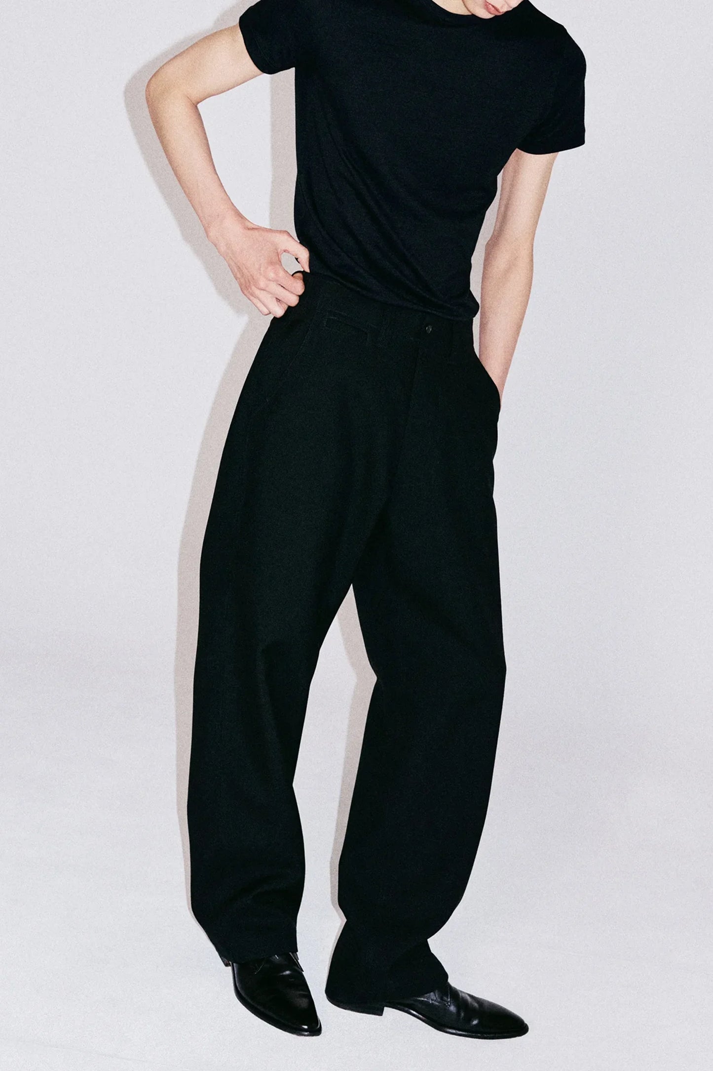 CL–STRUCTURED VOLUME WOOL CANVAS TROUSER IN BLACK
